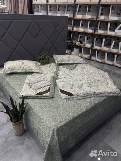 Постельное белье с двумя одеяломи