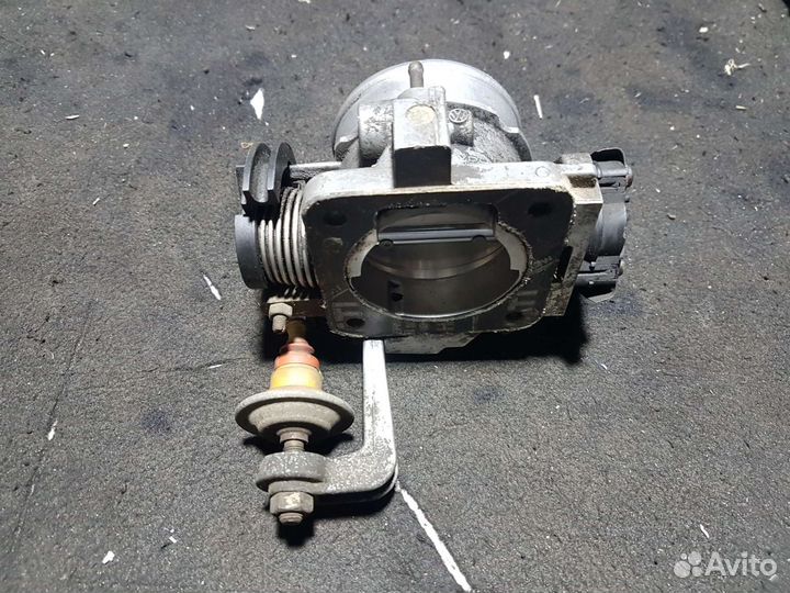 Дросельная заслонка Volkswagen b3 2.0 2e