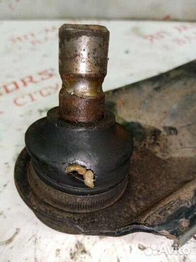 Рычаг подвески нижний передний правый Mazda 3 BK