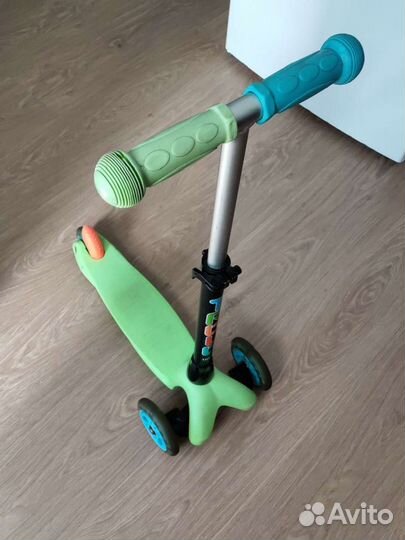 Самокат Trolo Mini трехколесный. Светящиеся колеса