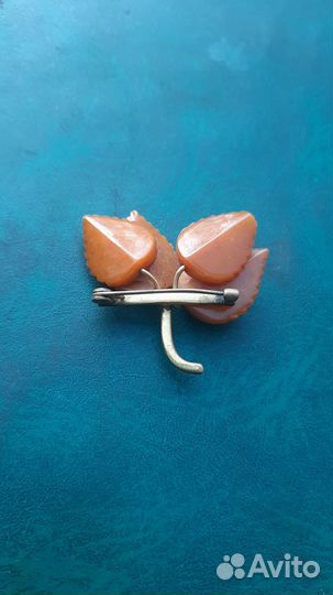 Брошь,Винтаж.Русские самоцветы,Янтарь,позолота