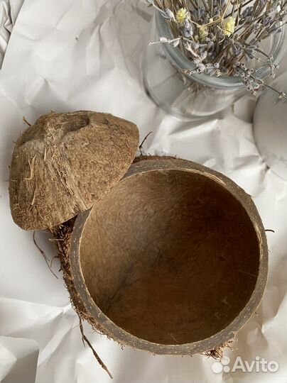 Кокосовая скорлупа (шкатулка)