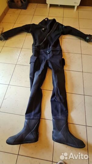 Сухой костюм для дайвинга