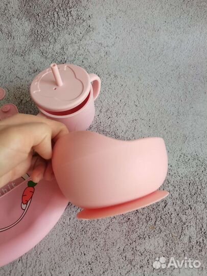 Поильник, миска, нагрудник из силикона