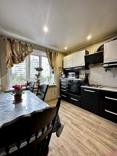 3-к. квартира, 80,2 м², 4/10 эт.