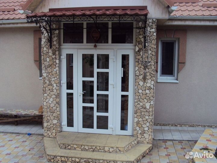 Двери пластиковые входные