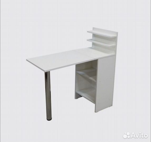 Маникюрный стол