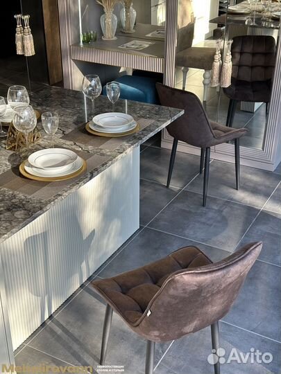 Стулья из велюра с мягкой спинкой