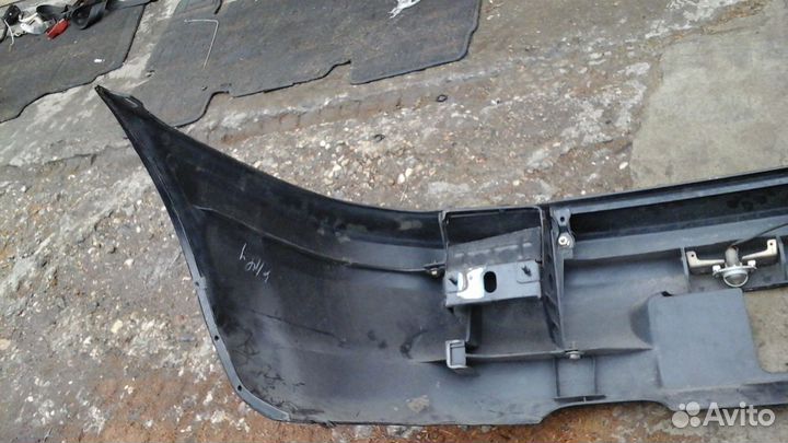 Бампер Mazda 323F 1