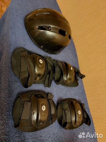 Шлем велосипедный,наколенники, надлокотники