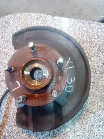 Кулак поворотный левый Mitsubishi Outlander XL