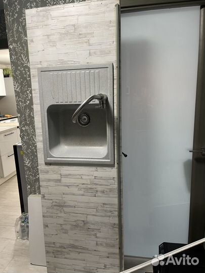 Столешница с краном и раковиной