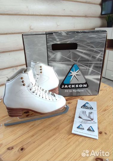 Фигурные коньки jackson