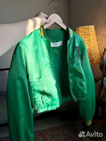 Атласный бомбер Bershka 44/46