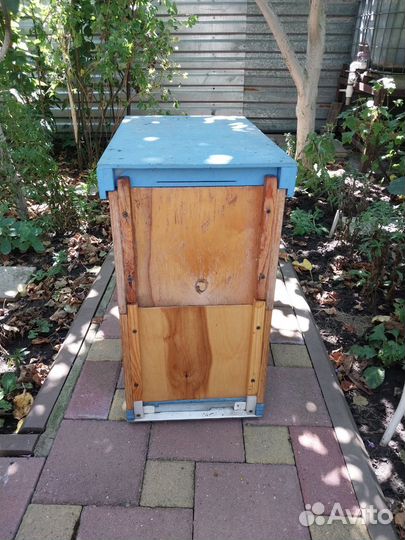 Ульи и инвентарь