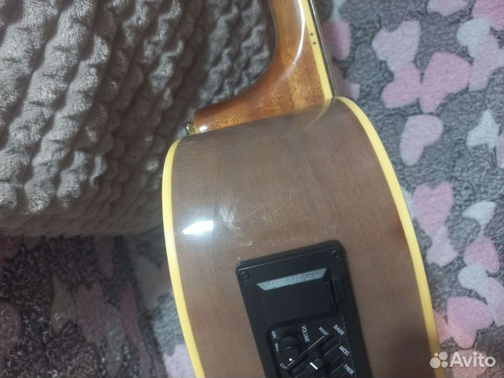 Акустическая гитара