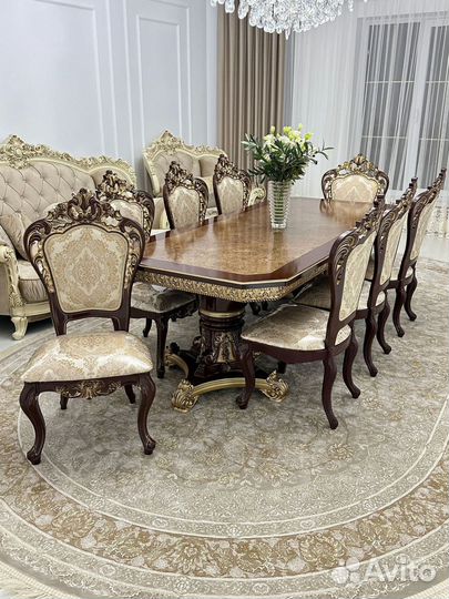 Стол и стулья для кухни. В наличии