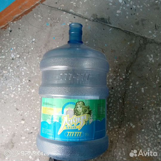 Бутылка для бутилированной воды