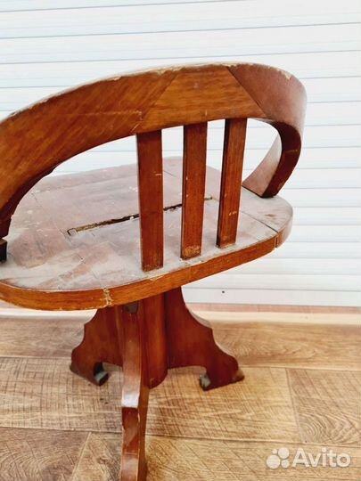 Старинный стул для пианино. Механизм прокручиваетс