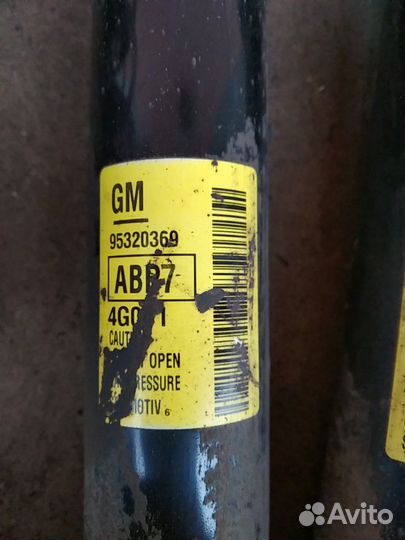 Задний амортизатор Opel Мокка 1,4 2 WD