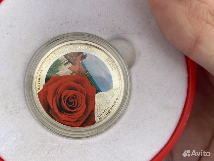 Монета 1 доллар Елизавета 2