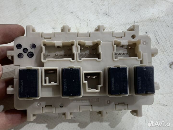 Блок предохранителей в салоне Nissan Murano Z52