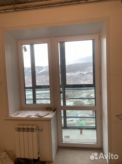 Оконный блок с дверью