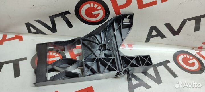 Кронштейн фары левый Audi A6 4G CGW 18.04.2011