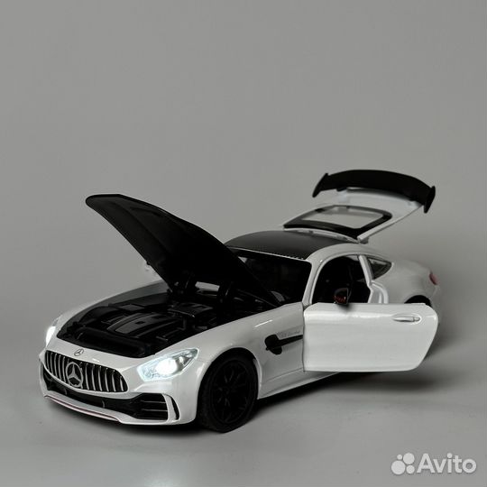 Модель машины 1:24 Mercedes AMG-GT