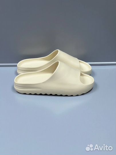 Тапочки Adidas Yeezy Slide