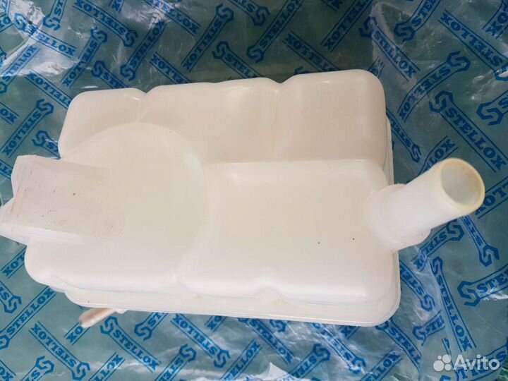 Бачок системы охлаждения Chevrolet