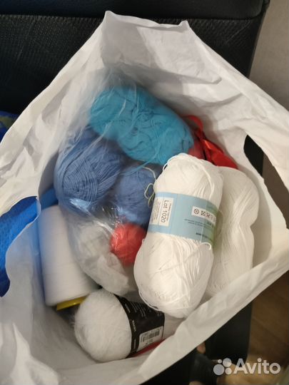 Нитки, пряжа и мелочи для рукоделия