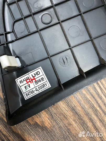 Накладка торпедо передняя правая Hyundai Solaris 1