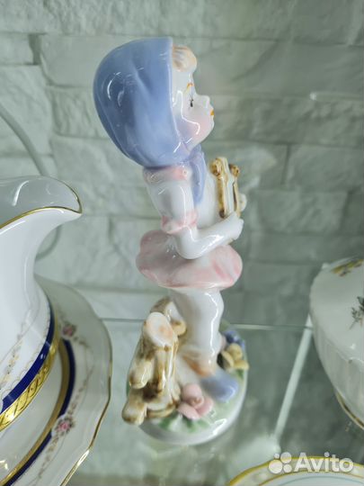 Фарфоровые статуэтки Девочка с арфой