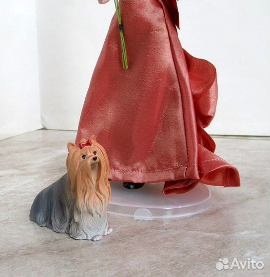 Кукла фарфоровая коллекционная с собачкой