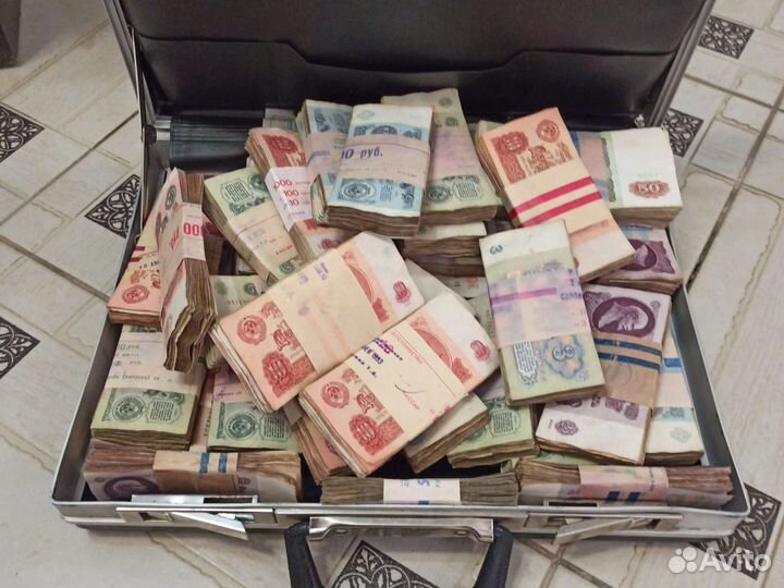 Дипломат с деньгами СССР