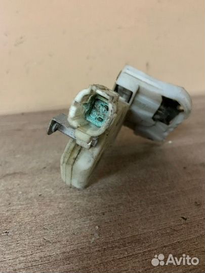 Замок передний правый X-Trail (T30)