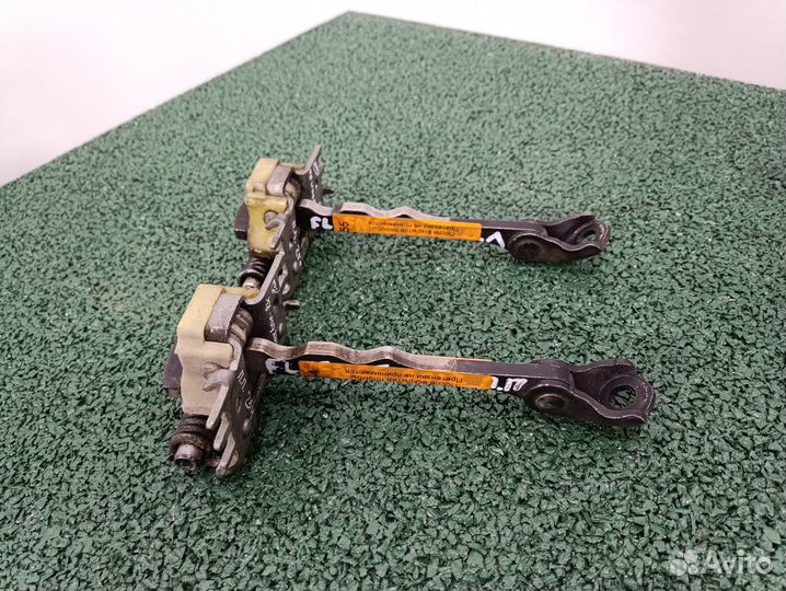 Ограничитель передней двери Renault Fluence