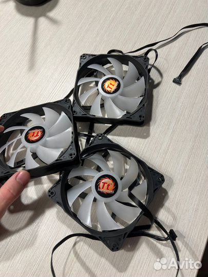 Корпусные вентиляторы thermaltake