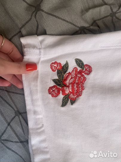 Шорты женские тренд с вышивкой