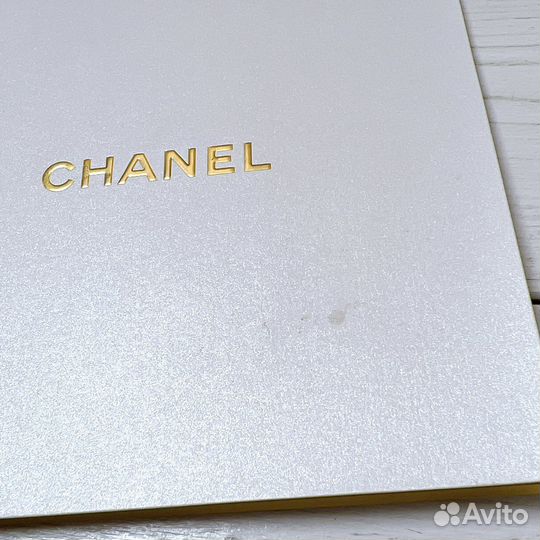 Открытка Chanel новогодняя
