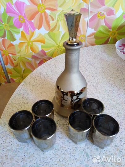 Графин и рюмки
