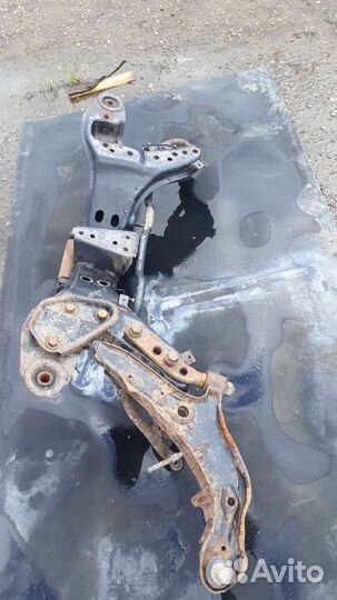 Подрамник Nissan R Nessa