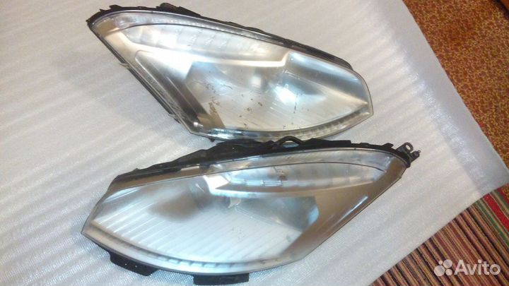 Продам передние фары на ситроен c 4 Picasso