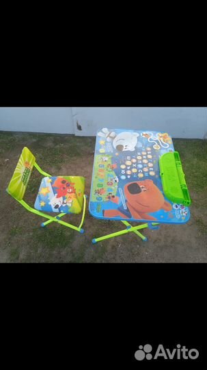 Стол с мягким стульчиком