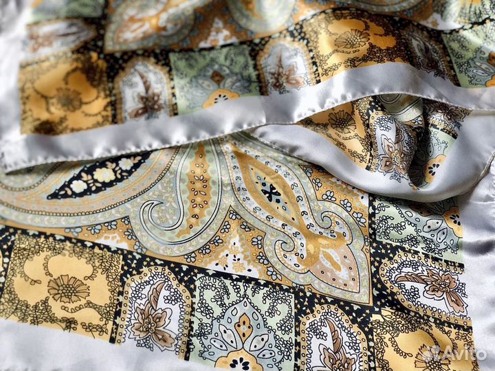 Новый белый платок с принтом 90х90 см