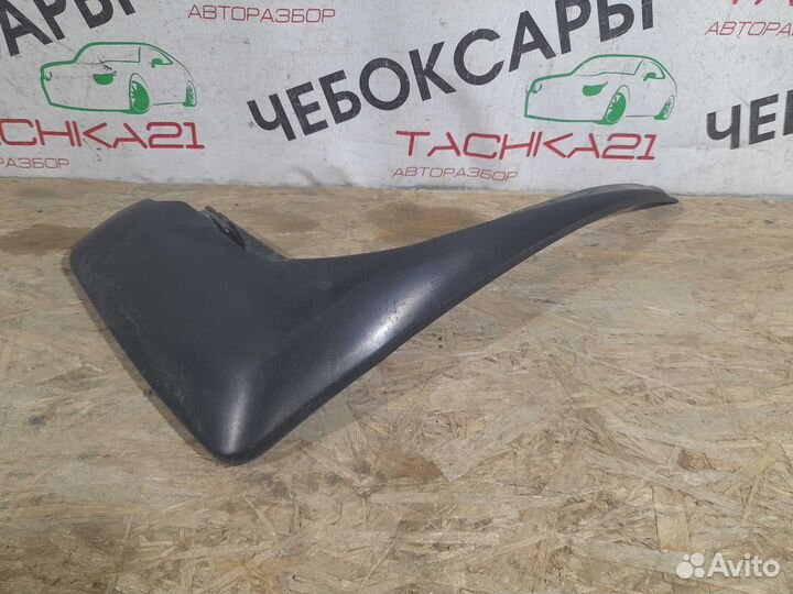 Брызговик задний правый Nissan Patrol Y62 (10-17)