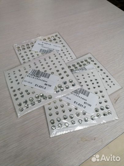 Стразы самоклеющиеся для макияжа