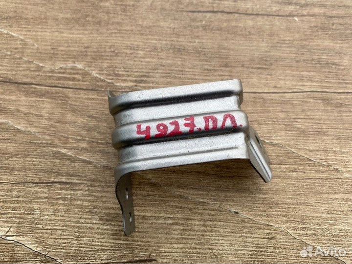 Кронштейн передний левый Nissan Teana L33 QR25DE