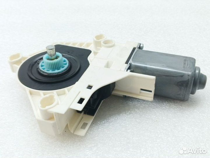 Моторчик стеклоподъемника передний левый Audi A6